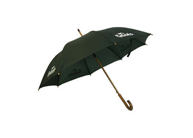 Parapluie en bois de poignée de bâton de J conception de logo adaptée aux besoins du client par cadre en métal de 23 pouces