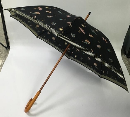 parapluie en bois ouvert d'axe de manuel du pongé 190T avec l'impression polychrome
