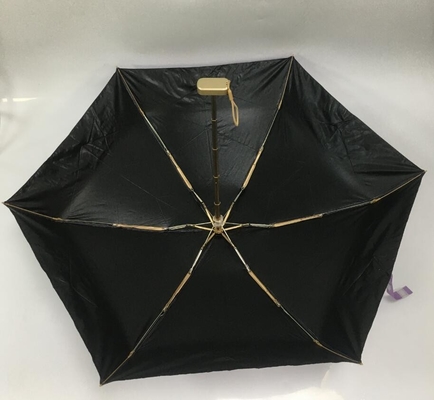 Parapluie de poche pour dames de petite taille à 5 plis avec revêtement noir à l'intérieur