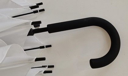 23 pouces 8 côtes en fibre de verre Auto ouvrir le bâton parapluie avec J forme de caoutchouc revêtu poignée en plastique