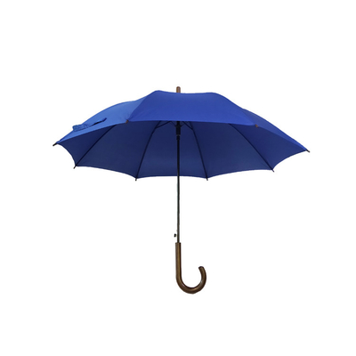 Des parapluies de golf personnalisés avec poignée en bois et côtes métalliques en tissu polyester / Pongee