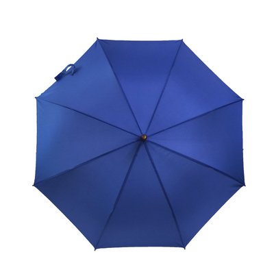 Des parapluies de golf personnalisés avec poignée en bois et côtes métalliques en tissu polyester / Pongee