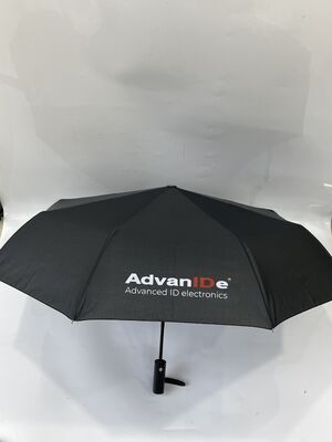 Un parapluie traditionnel en bois conçu pour une durabilité maximale et un aspect élégant, adapté aux affaires et aux loisirs