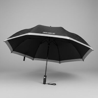 Grand parapluie de voyage automatique avec un diamètre ouvert de 105 cm, des baleines en fibre de verre et une bordure réfléchissante