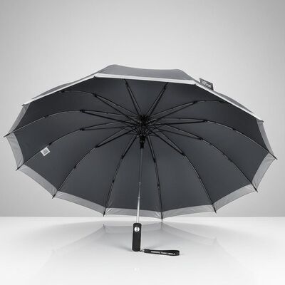 Grand parapluie de voyage automatique avec un diamètre ouvert de 105 cm, des baleines en fibre de verre et une bordure réfléchissante