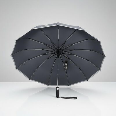 Grand parapluie de voyage automatique avec un diamètre ouvert de 105 cm, des baleines en fibre de verre et une bordure réfléchissante