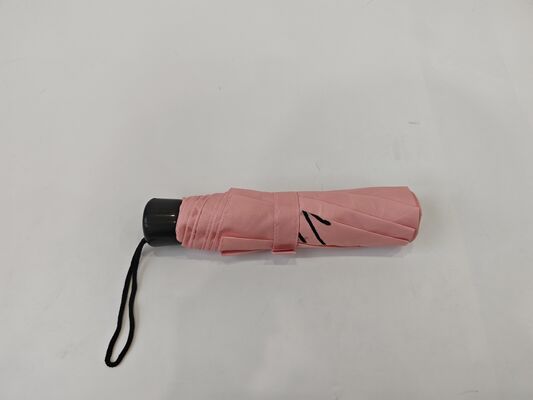 Manuel d'ouverture et de fermeture du parapluie pliable avec poignée confortable en caoutchouc et conception compacte légère pour les voyages