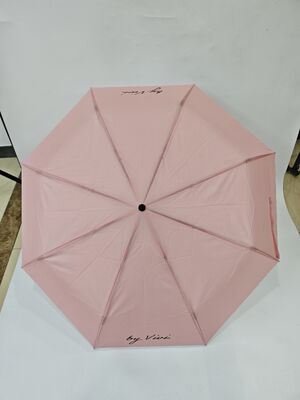 Manuel d'ouverture et de fermeture du parapluie pliable avec poignée confortable en caoutchouc et conception compacte légère pour les voyages