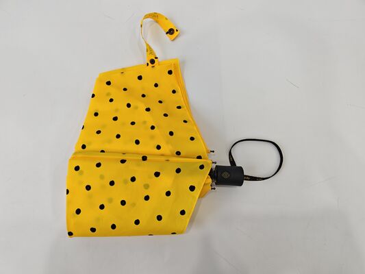 Parapluie automatique de 105 cm de diamètre ouvert avec poignée en caoutchouc et longueur pliée de 26 cm pour une portabilité facile