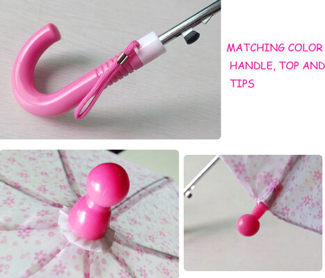 Parapluie compact pour enfants avec un diamètre ouvert inférieur à 90, comprenant une poignée en plastique, un cadre en métal et une tige en métal, parfait pour un usage quotidien