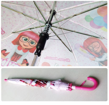 Le parapluie se pliant des enfants protégeant du vent de modèle de bande dessinée de BSCI