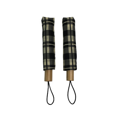 La poignée en bois ouverte de manuel de GV vérifient imprimer le parapluie pliable