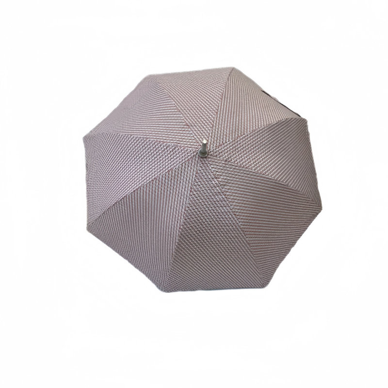 Un parapluie en aluminium léger et résistant au vent de 23 pouces avec 210 tonnes de tissu Pongee, 8 côtes et 104 cm de diamètre.