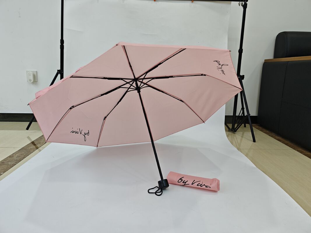 Imprimé sur commande Parapluie imperméable à l'eau de haute qualité à 3 plis pour toutes les conditions météorologiques